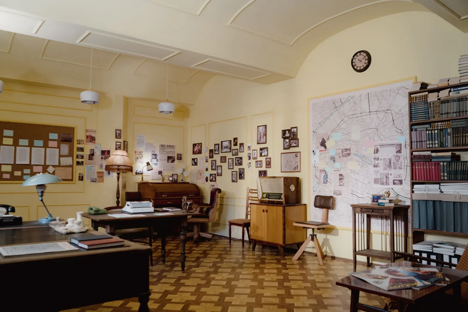 Аренда фотостудии Гибрид-студия «Квартирник» Зал Редакция в Москве | Фото 