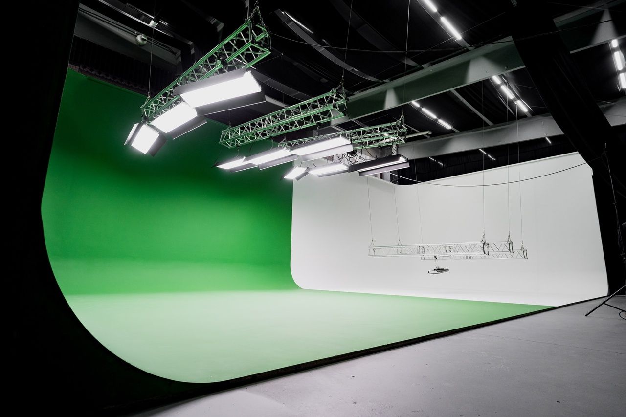 Аренда фотостудии Studio 3XL Зал Белая и зеленая циклорама, хромакей в Москве | Фото 