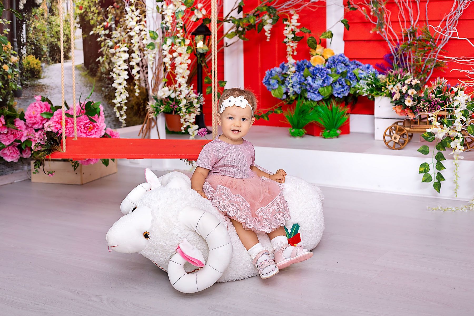 Аренда фотостудии ФОТОИМПЕРИЯ Зал Baby  в Краснодаре | Фото 