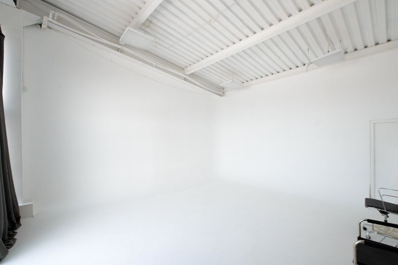 Аренда фотостудии Frame Studio Врач Cyclorama в Новосибирске | Фото 