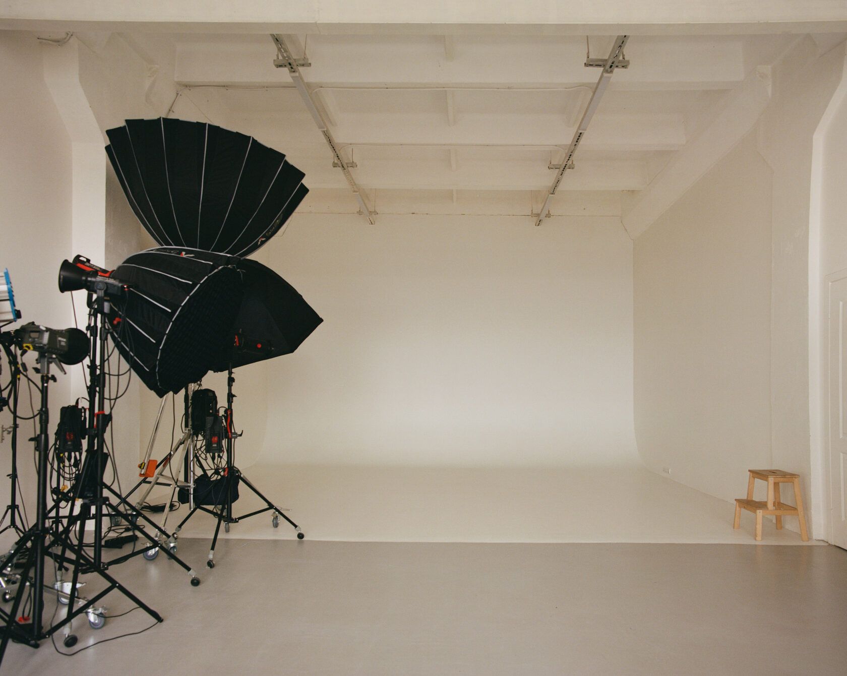 Аренда фотостудии ZARNICA STUDIO Зал Зал Циклорама в Минске | Фото 